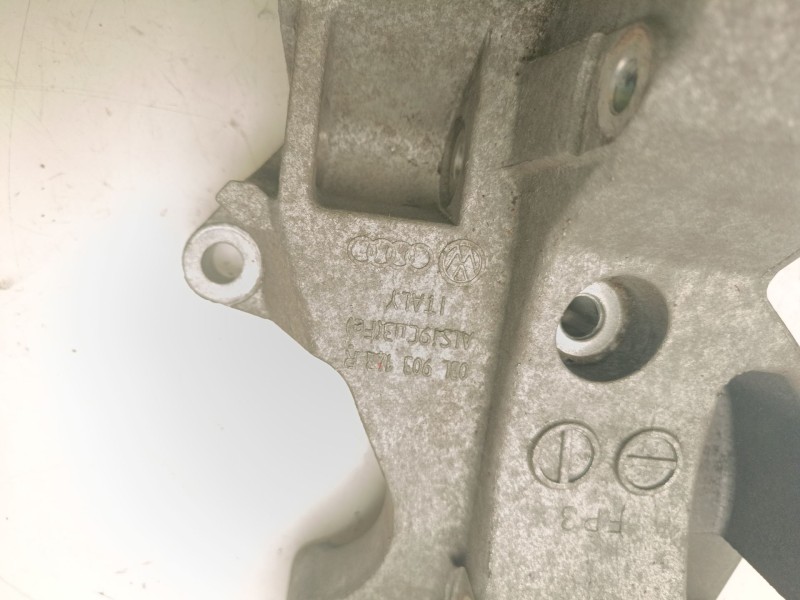 Recambio de soporte bomba inyeccion para audi a4 b7 (8ec) 2.0 tdi referencia OEM IAM 03L903143R  