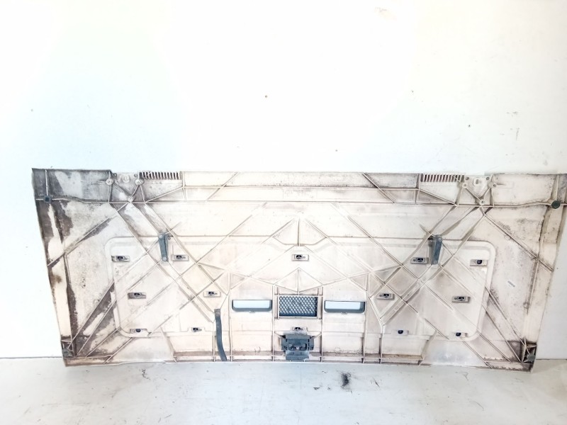 Recambio de calandra para man tg 360 a referencia OEM IAM 81611100063  