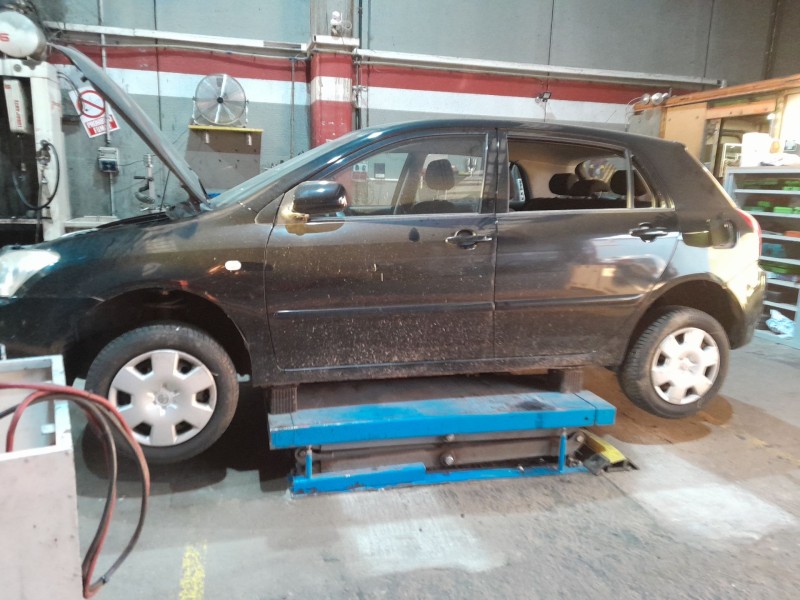 toyota corolla (_e12_) del año 2005