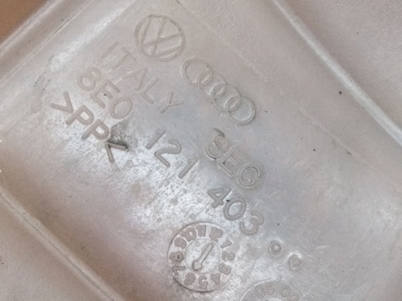 Recambio de deposito expansion para audi a4 b7 (8ec) 2.0 tfsi quattro referencia OEM IAM 8E0121403  