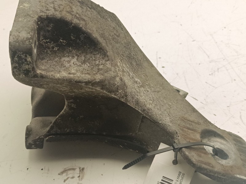 Recambio de soporte motor derecho inferior para bmw 5 (e60) 520 d referencia OEM IAM 22116777056  