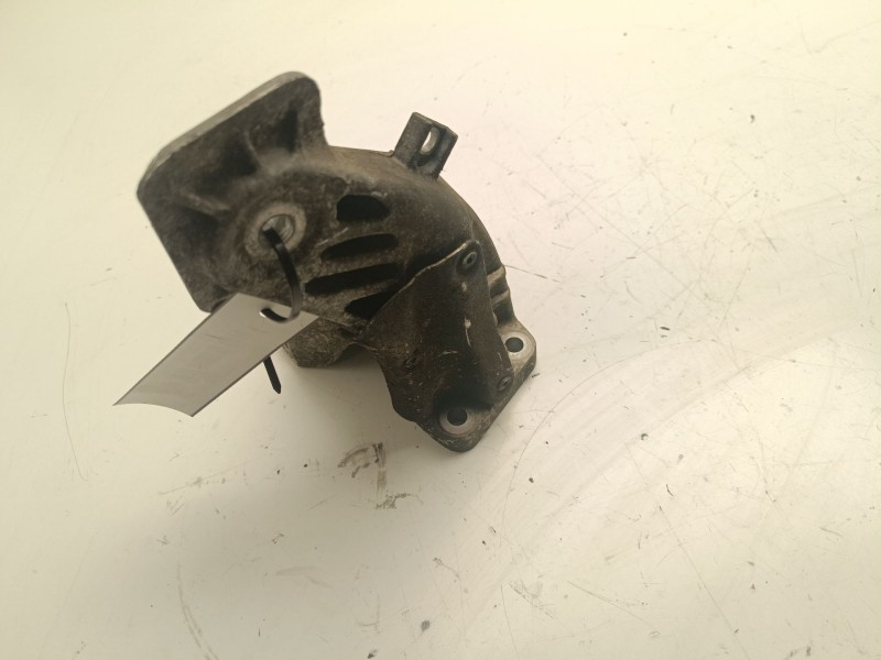 Recambio de soporte motor derecho inferior para bmw 5 (e60) 520 d referencia OEM IAM 22116777056  