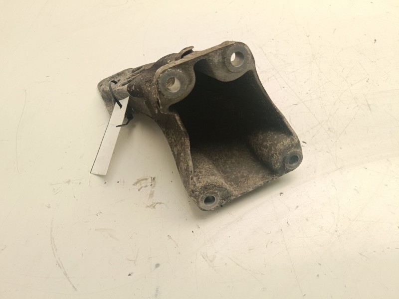 Recambio de soporte motor derecho inferior para bmw 5 (e60) 520 d referencia OEM IAM 22116777056  