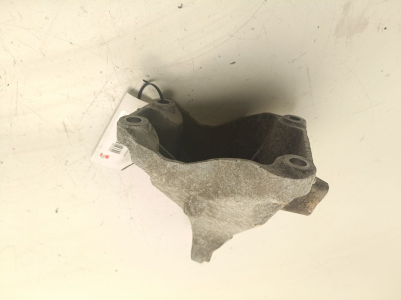 Recambio de soporte motor derecho superior para bmw 1 coupé (e82) 118 d referencia OEM IAM 22116781916  