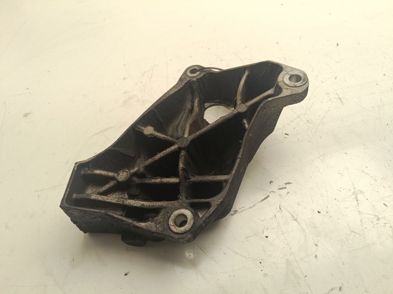 Recambio de soporte motor izquierdo inferior para bmw 5 touring (f11) 525 d referencia OEM IAM 22116781241  