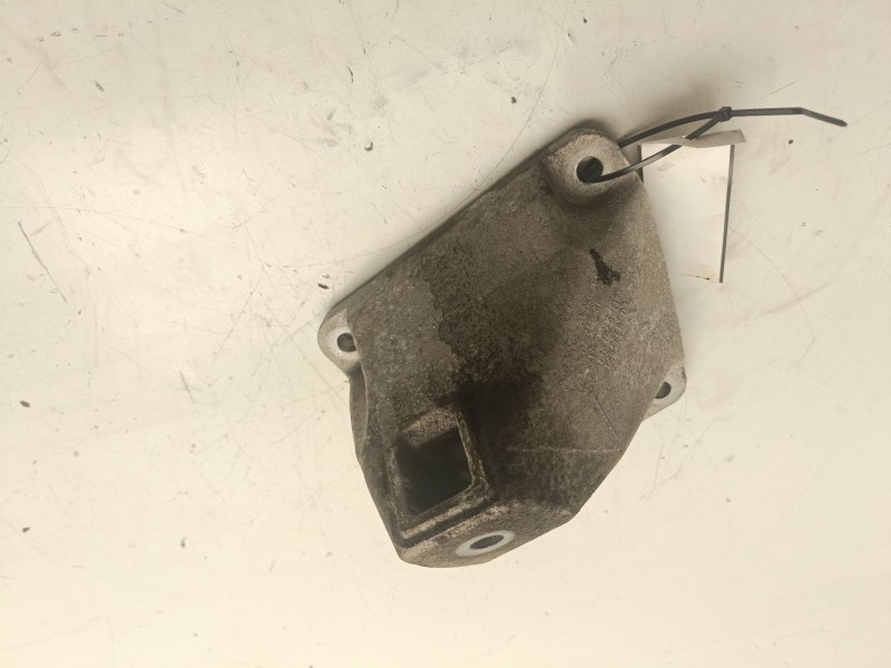 Recambio de soporte motor derecho superior para bmw 5 touring (f11) 525 d referencia OEM IAM 22116787242  