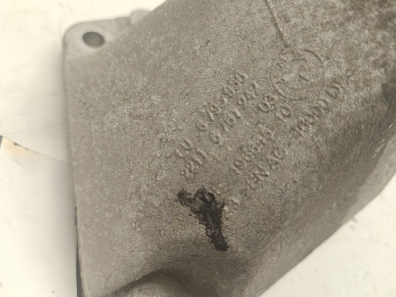 Recambio de soporte motor derecho superior para bmw 5 touring (f11) 525 d referencia OEM IAM 22116787242  