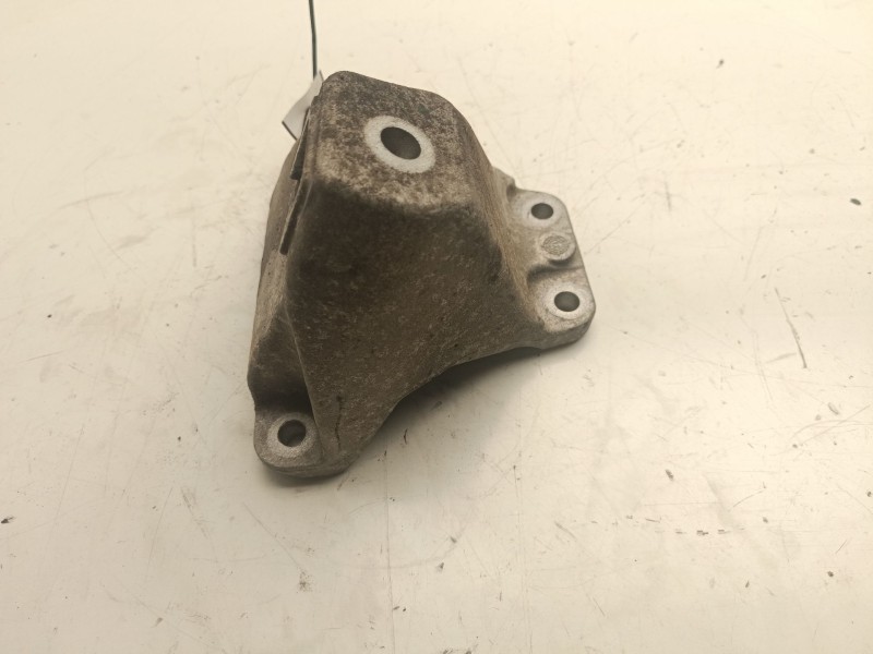 Recambio de soporte motor derecho superior para bmw 5 touring (f11) 525 d referencia OEM IAM 22116787242  