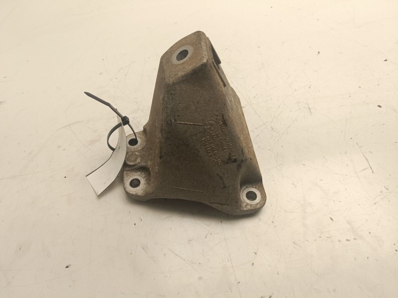Recambio de soporte motor derecho superior para bmw 5 (f10) 520 d referencia OEM IAM 22116781242  