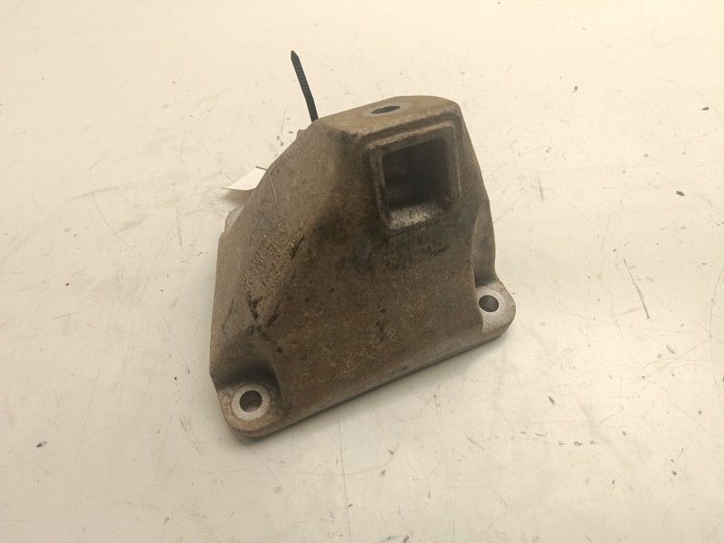 Recambio de soporte motor derecho superior para bmw 5 (f10) 520 d referencia OEM IAM 22116781242  