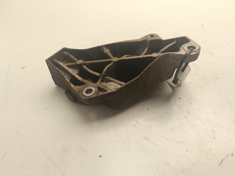 Recambio de soporte motor izquierdo superior para bmw 5 (f10) 520 d referencia OEM IAM 22116781241  