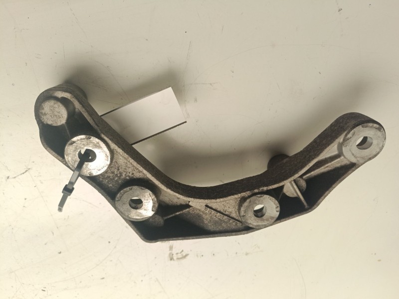 Recambio de soporte del diferencial para mercedes-benz glc (x253) 250 d 4-matic (253.909) referencia OEM IAM A6420140600  