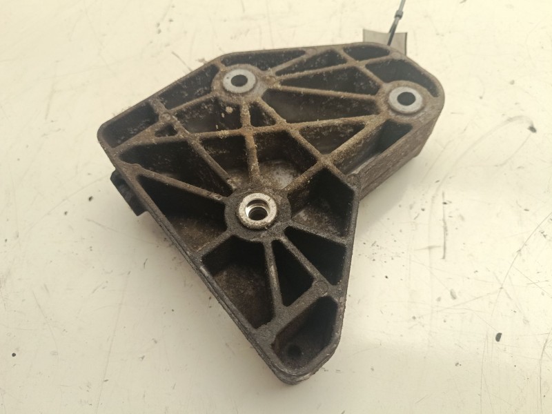 Recambio de soporte compresor de aire acondicionado para bmw x5 (e70) 3.0 d referencia OEM IAM 64557799863  