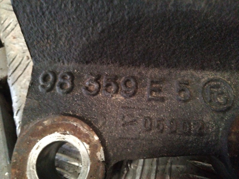 Recambio de caja direccion para scania r480 referencia OEM IAM 98359E  