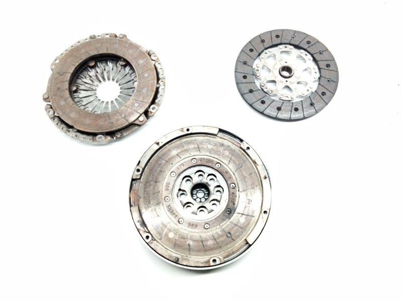 Recambio de kit embrague para kia sportage iii (sl) 2.0 crdi referencia OEM IAM 3072001563  