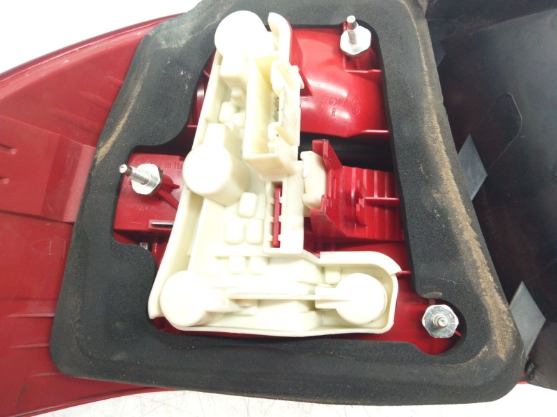 Recambio de piloto trasero derecho para bmw serie 3 berlina (e90) 3.0 turbodiesel cat referencia OEM IAM 6937458  