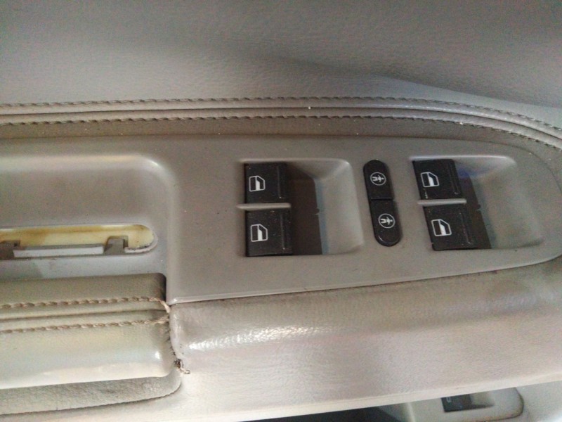 Recambio de puerta delantera izquierda para volkswagen touareg (7la, 7l6, 7l7) 3.0 v6 tdi referencia OEM IAM   