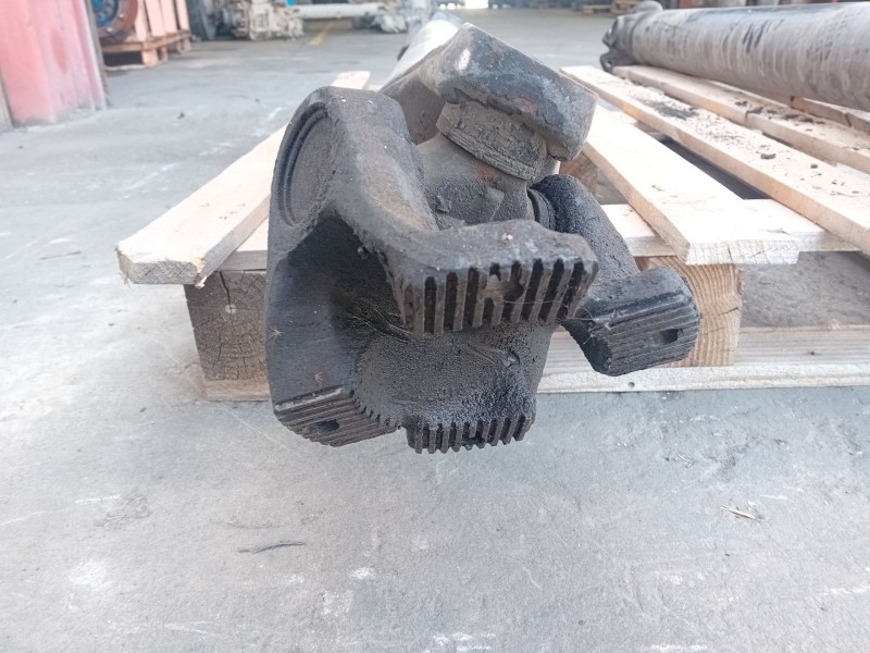 Recambio de cardan trasero para renault premium 370 referencia OEM IAM   