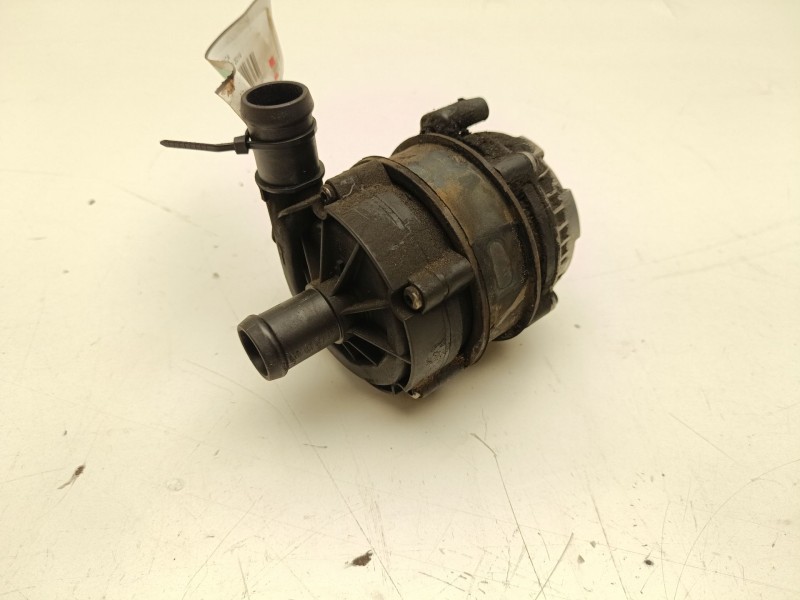 Recambio de bomba agua electrica para audi q3 (8ug) 2.0 16v tdi referencia OEM IAM 04L965567A  