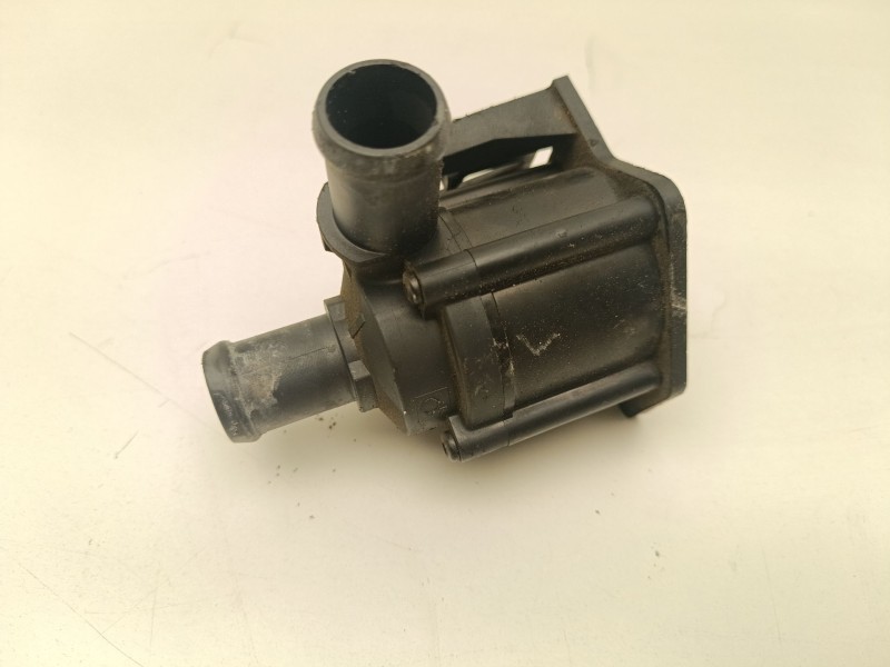 Recambio de bomba agua electrica para audi a4 b8 (8k2) 2.0 tdi referencia OEM IAM 8K0819147A  