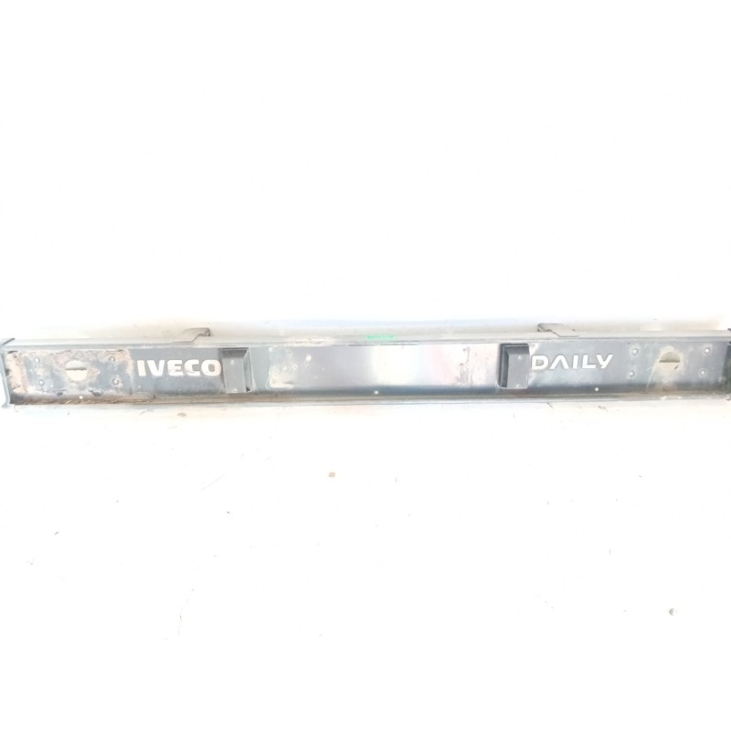 Recambio de paragolpes trasero para iveco daily vi caja/chasis 35s18, 35c18, 40c18, 50c18, 60c18, 65c18, 70c18 referencia OEM IA