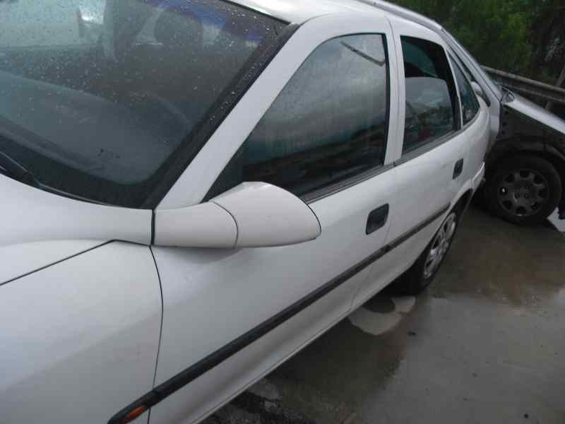 opel vectra b berlina del año 1995