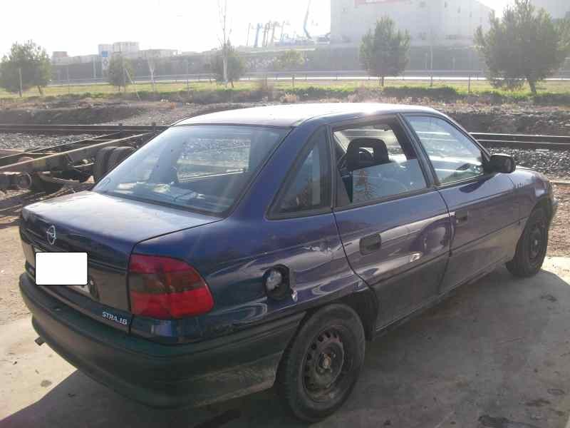 opel astra f berlina del año 1995