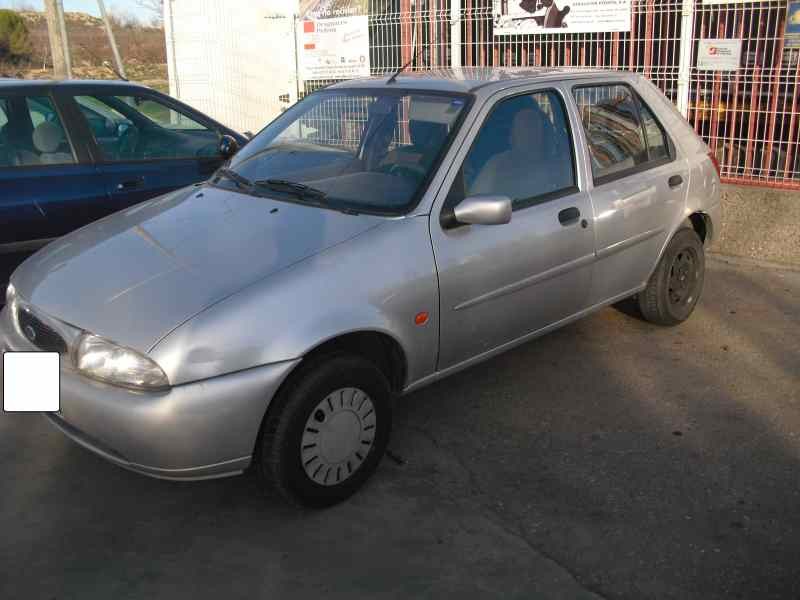 ford fiesta berlina del año 1995