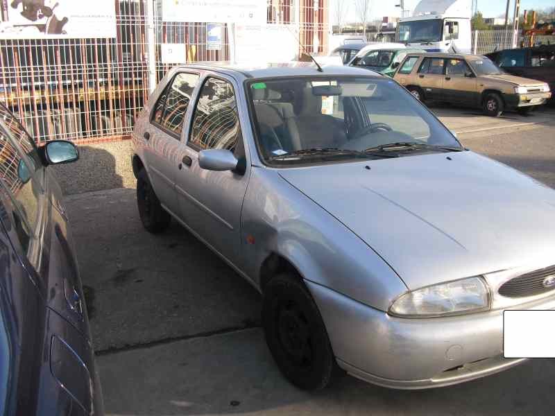 ford fiesta berlina del año 1995