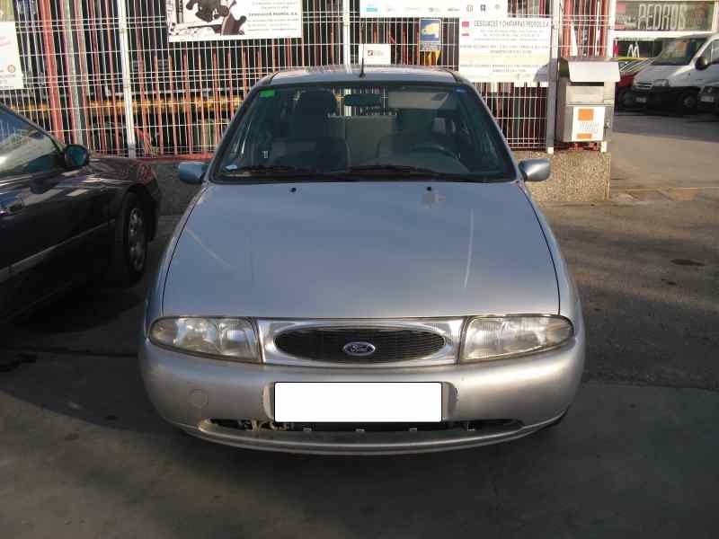 ford fiesta berlina del año 1995