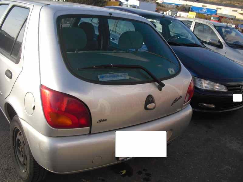 ford fiesta berlina del año 1995