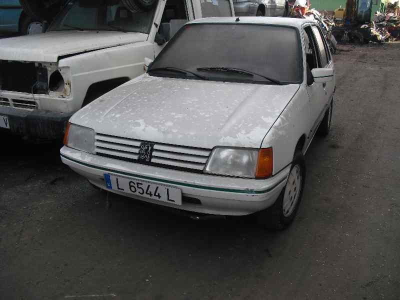 peugeot 205 berlina del año 1983