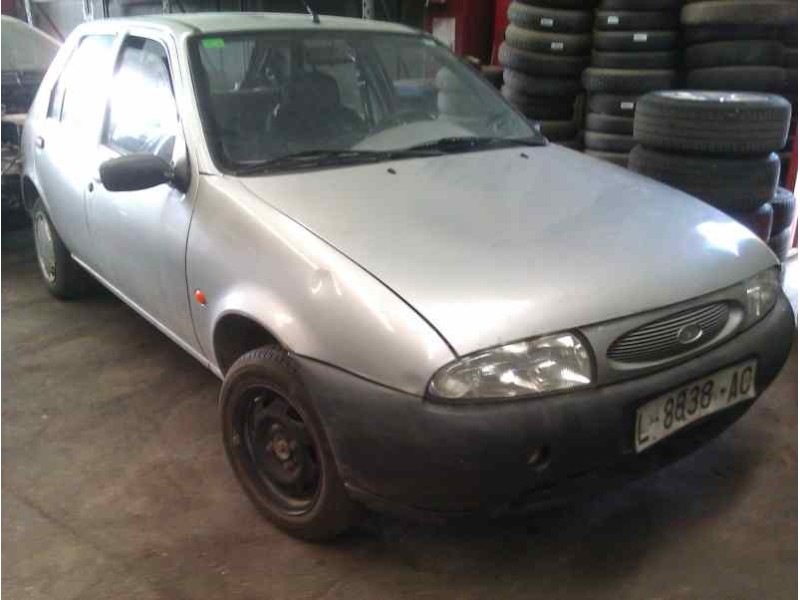 ford fiesta berlina del año 1995
