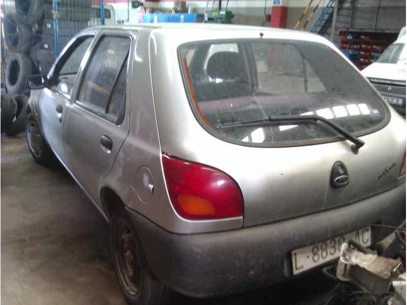 ford fiesta berlina del año 1995