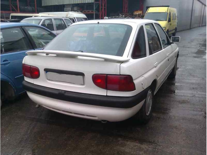 ford escort berlina/turnier del año 1990