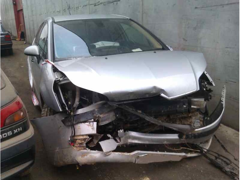 citroën c4 berlina del año 2004