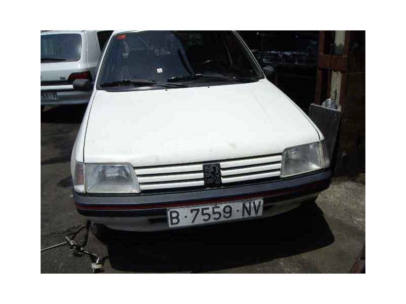 peugeot 205 berlina del año 1983