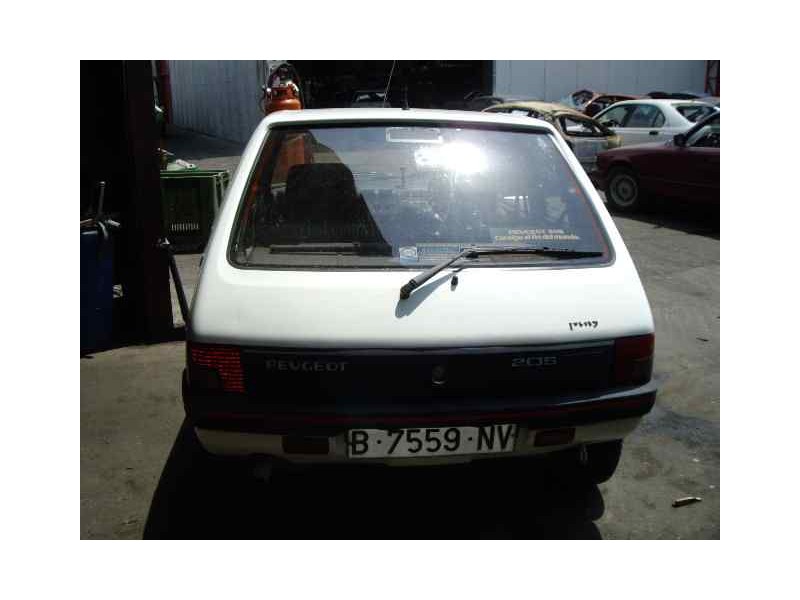 peugeot 205 berlina del año 1983