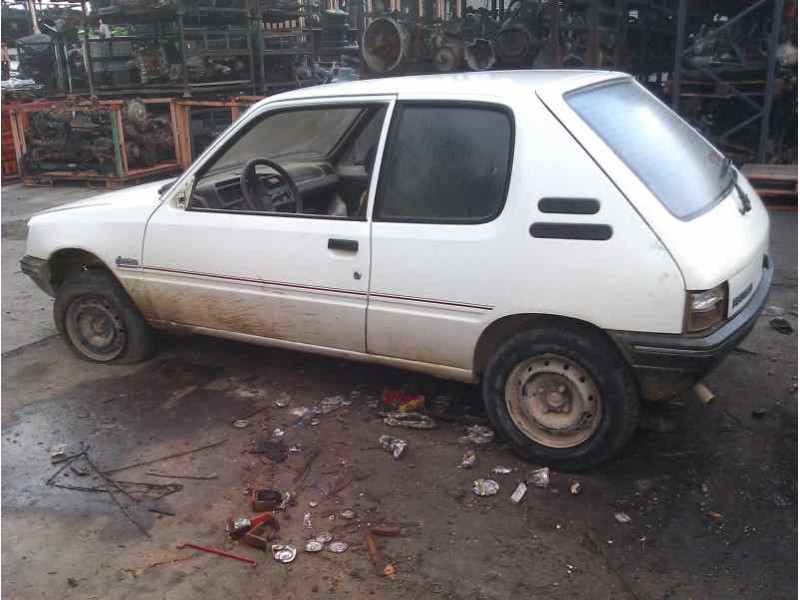 peugeot 205 berlina del año 1995