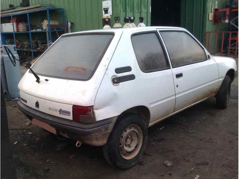 peugeot 205 berlina del año 1995