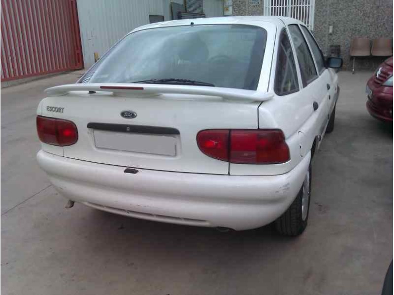 ford escort berlina/turnier del año 1990