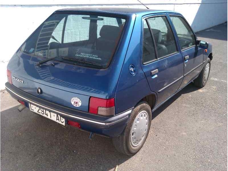 peugeot 205 berlina del año 1983