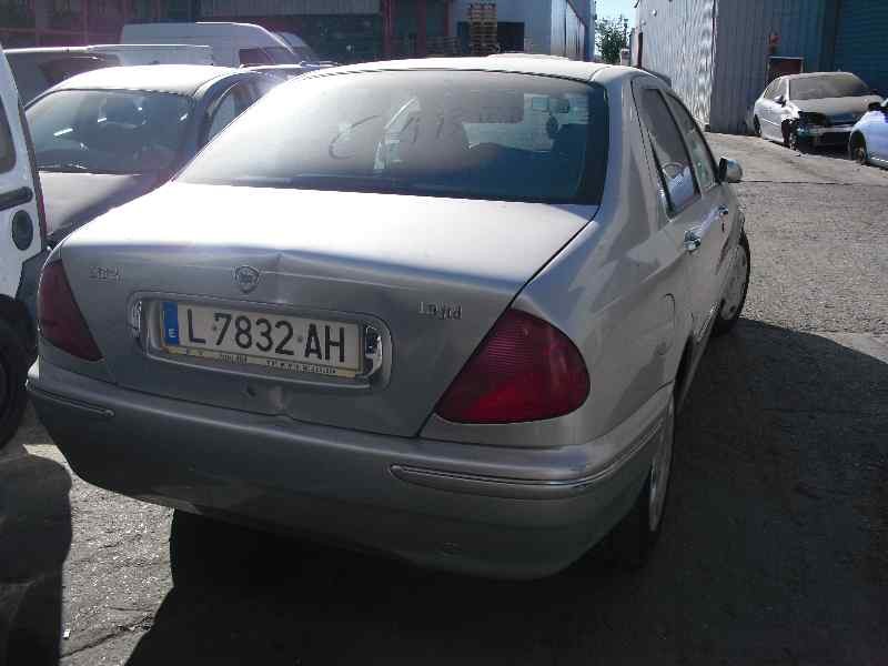 lancia lybra berlina del año 1999