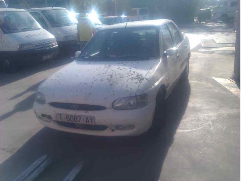 ford escort berlina/turnier del año 1990