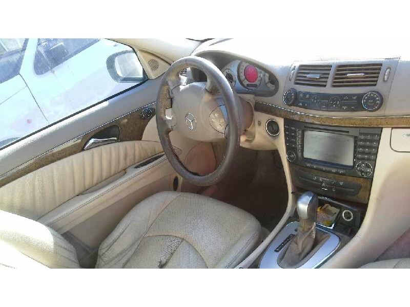 mercedes-benz clase e (w211) berlina del año 2006
