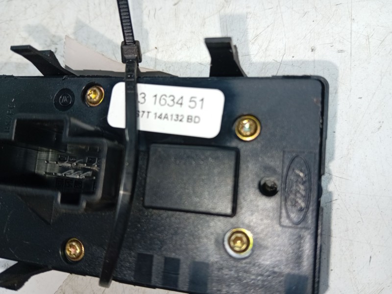 Recambio de mando elevalunas delantero izquierdo para ford mondeo berlina (ge) 2.0 cat referencia OEM IAM 03163451  