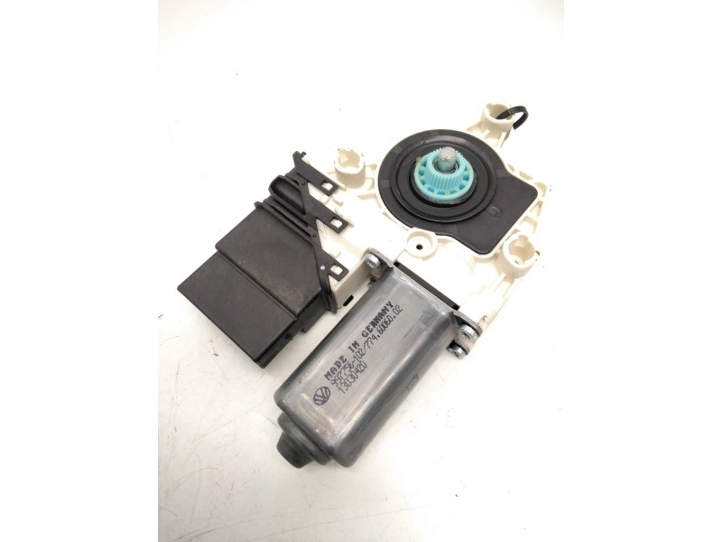 Recambio de motor elevalunas trasero derecho para volkswagen golf vi (5k1) 2.0 tdi referencia OEM IAM 5K0959704C  