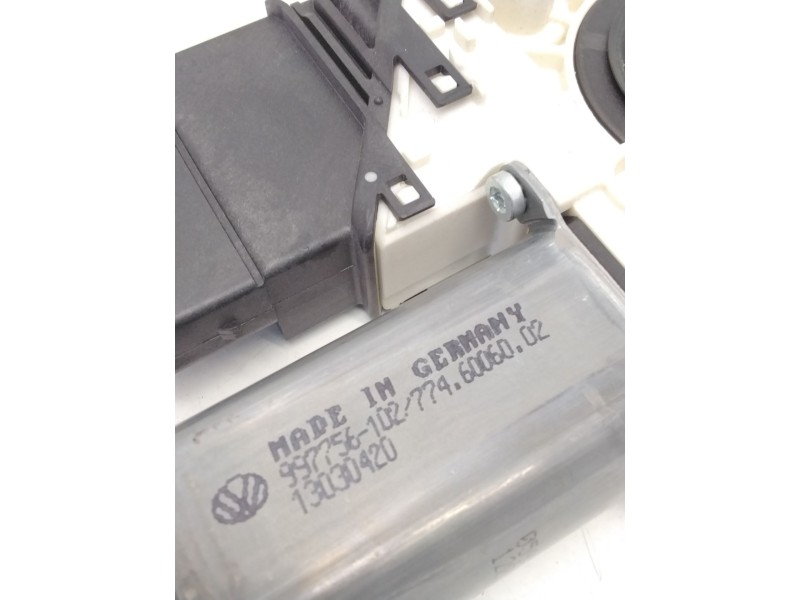 Recambio de motor elevalunas trasero derecho para volkswagen golf vi (5k1) 2.0 tdi referencia OEM IAM 5K0959704C  