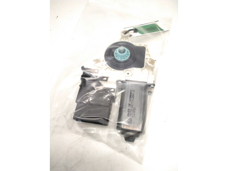 Recambio de motor elevalunas trasero derecho para volkswagen golf vi (5k1) 2.0 tdi referencia OEM IAM 5K0959704C  