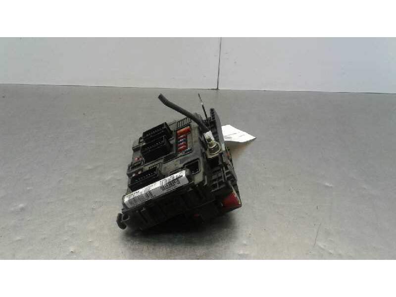 Recambio de caja reles para citroën berlingo 2.0 hdi sx familiar referencia OEM IAM 9643498980  